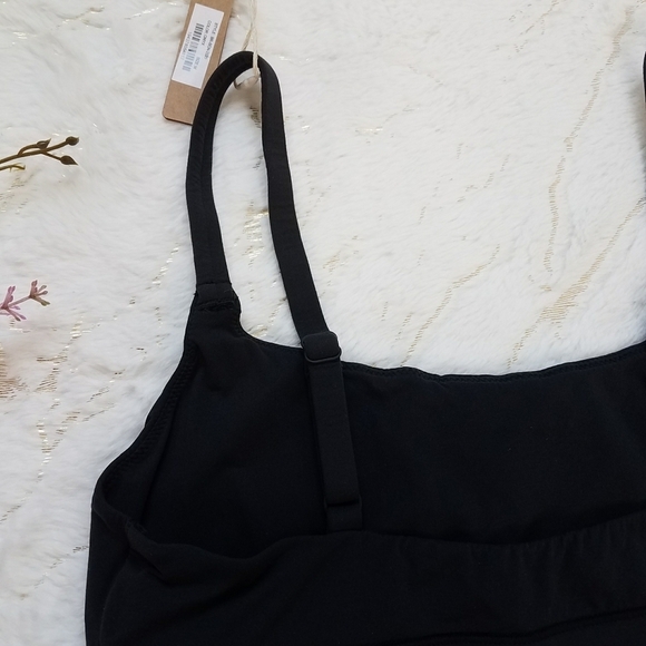 SKIMS Bralette & Underwear Set - Picture 3 of 9